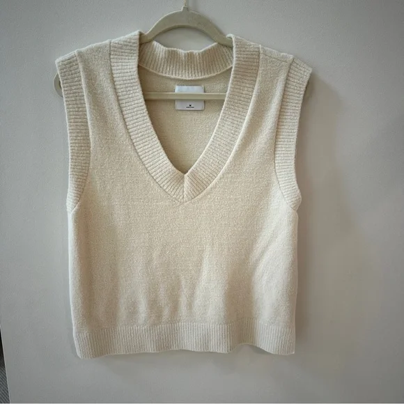 Abercrombie & Fitch Women’s Cream Sweater Vest - Picture 1 of 4